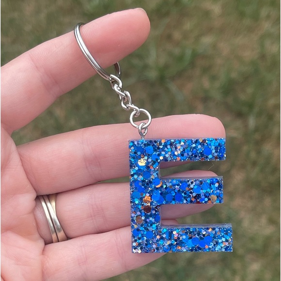 Blue Glitter Letter E Initial Keychain Handmade With Resin - Picture 3 of 7